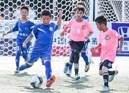 欧冠进球榜更新：莱万连续进球,